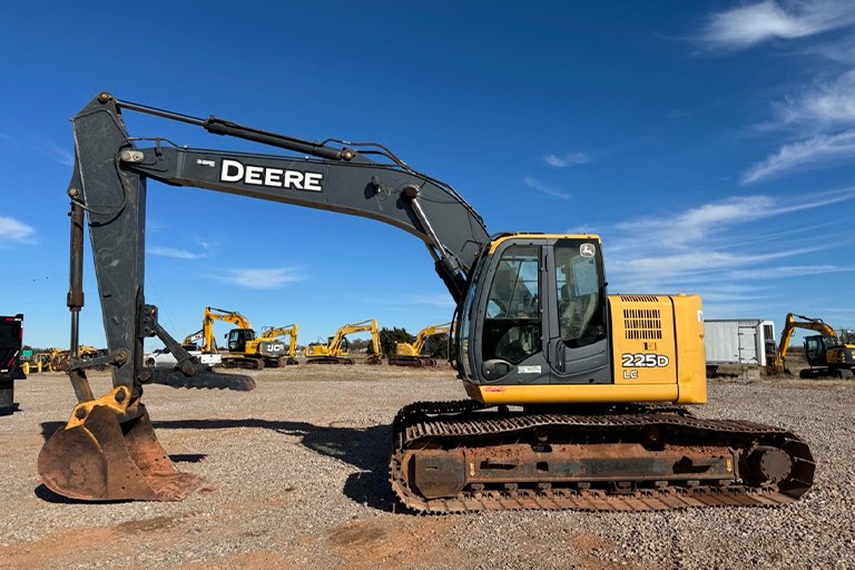 High-performance hydraulic excavator for construction and industrial projects