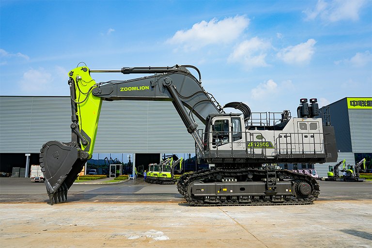 Large crawler excavator used for deep excavation, earthmoving, and heavy-duty construction projects